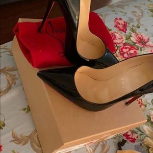 Christian Louboutin
So Kate PointedToe Pump